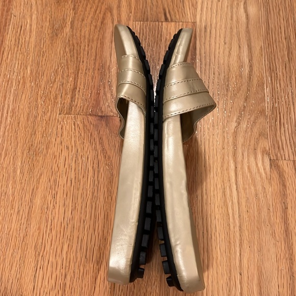 Land’s End Gold Sandals - Picture 3 of 8